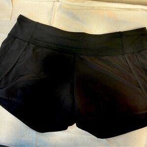 Lululemon SPEED UP black running shorts sz 12 4” inseam high rise small snag